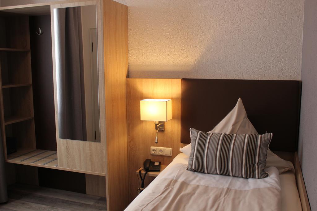 Hotel Restaurant Kromberg Remscheid Cameră foto