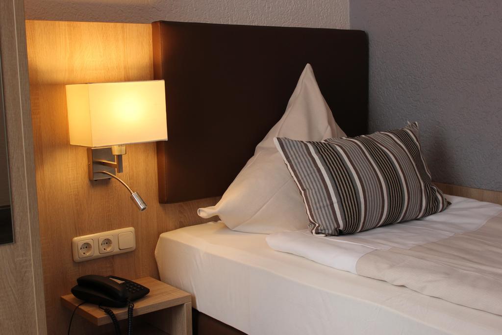 Hotel Restaurant Kromberg Remscheid Cameră foto